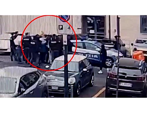 Abbiamo già scritto abbondantemente sul metodo di tante manifestazioni, cui si è aggiunta l’aggressione da parte dei Centri Sociali di Torino ai danni della Polizia: può anche darsi che a Pisa si sia commesso un errore usando la forza contro chi dimostrava in modo pacifico, ma si trattava pur sempre di persone che stavano commettendo un reato.