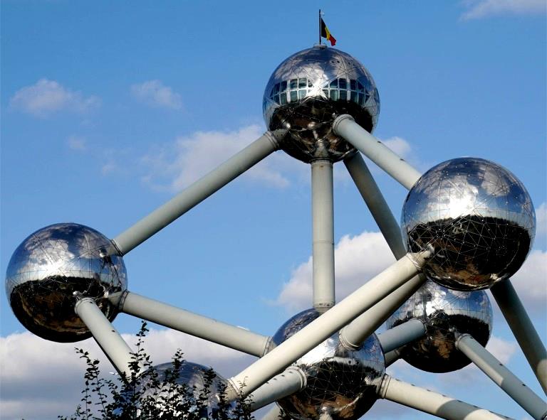 Abbiamo ascoltato in diretta, su Radio Radicale, la riunione – celebrata a Bruxelles - degli “Stati Generali” degli Italiani residenti in Belgio: da cui erano tuttavia esclusi i poveri minatori del “Pays Noir”.