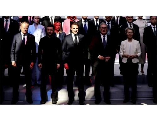 La cosiddetta “Coalizione dei Volonterosi”, ha assunto l’incarico di organizzare un intervento militare occidentale in Ucraina, ma non ha chiarito – almeno fino a questo momento – se esso dovrà seguire un eventuale ed improbabile armistizio - nel qual caso si tratterebbe di una classica missione di “peace keeping” - ovvero propiziarlo, dissuadendo la Russia dal proseguire le ostilità.