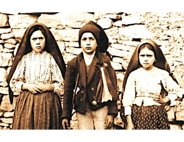 Tempo fa, dopo che il Vaticano aveva reso pubblico il Terzo Segreto di Fatima, il noto invasato senese Antonio Socci, autentica star della pubblicistica italiana di estrema Destra, affermò che si trattava di un testo ancora parziale.