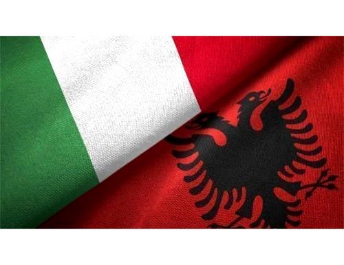L’apertura da parte dell’Italia in territorio albanese di alcuni Centri di Detenzione Temporanea solleva dei problemi giuridici simili – almeno per alcuni aspetti – a quelli causati a suo tempo dalla incarcerazione a Guantanamo, da parte degli Stati Uniti, di numerosi sospetti di terrorismo.