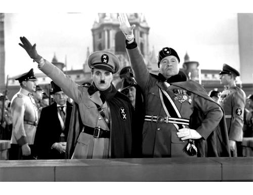 Il polverone sollevato dall’Opposizione in seguito alla esibizione di nostalgismo inscenata dalla Destra romana ad Acca Larenzia non coglie la vera sostanza del problema.